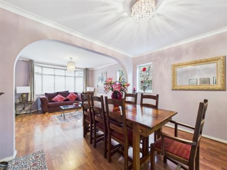 Spacious Lounge/Dining Room