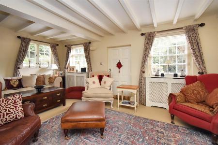 Charming Lounge