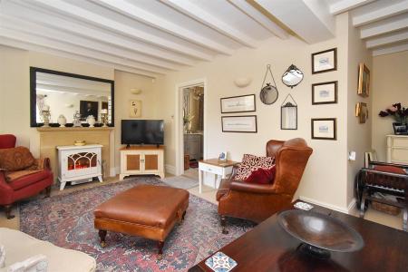 Charming Lounge
