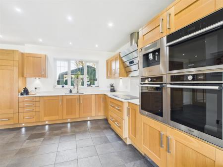 Living Kitchen/Dining Room