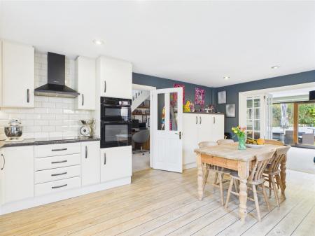 Living Kitchen/Dining Room
