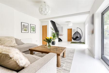 Spacious Lounge/Dining Room