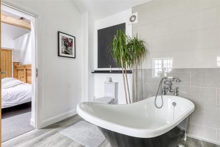 En-Suite Bathroom