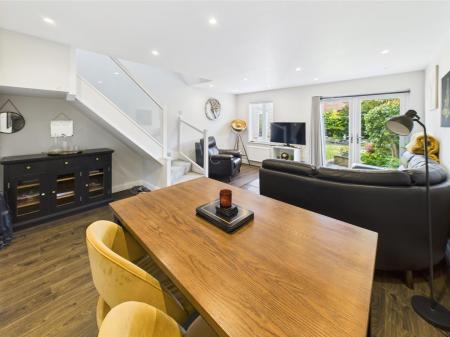 Lounge/Dining Room