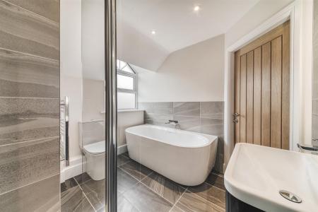 En-Suite Bathroom