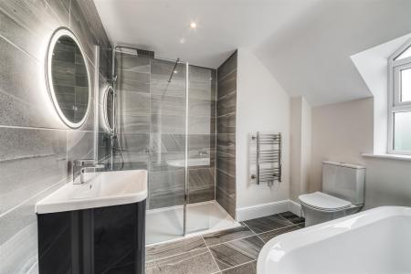 En-Suite Bathroom