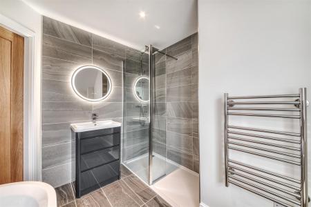 Superbly Appointed En-Suite Shower Room