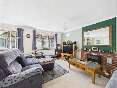 L-Shaped Lounge/Dining Room