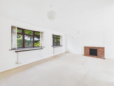 L-Shaped Lounge/Dining Room