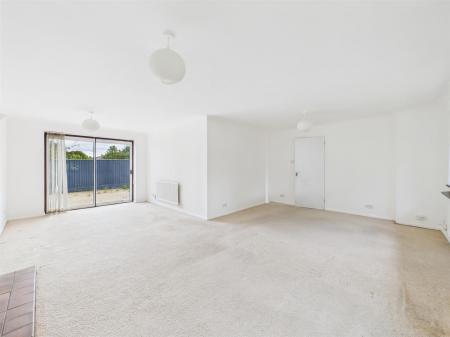 L-Shaped Lounge/Dining Room
