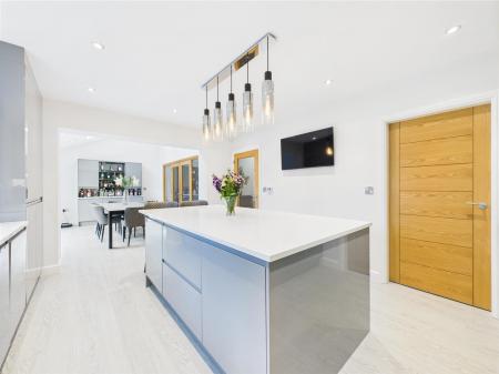 High Specification Fitted Kitchen