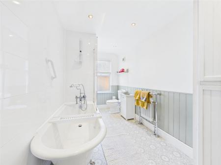 Spacious Bathroom