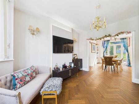 Lounge/Dining Room