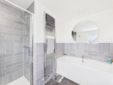 Superbly Appointed En-Suite Bathroom