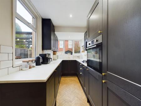 Stylish Fitted Kitchen