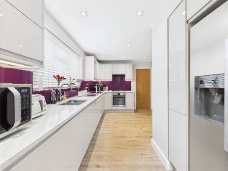 High Specification Fitted Kitchen
