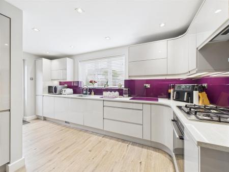High Specification Fitted Kitchen