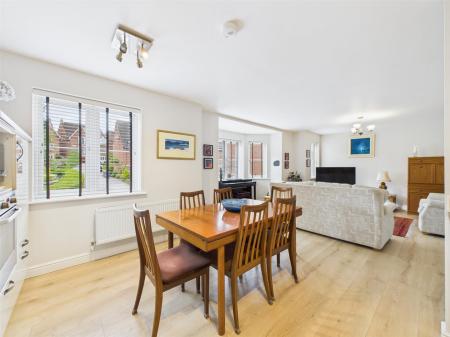 Kitchen / Dining Area