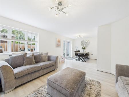 Spacious Open Plan Lounge / Dining Room