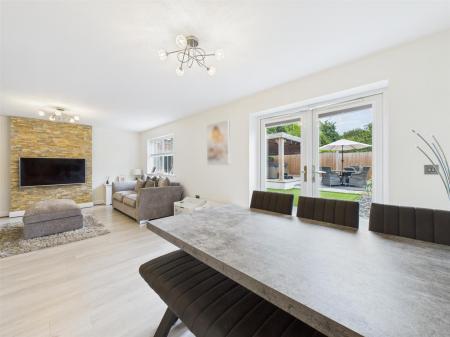 Spacious Open Plan Lounge / Dining Room