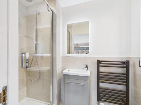 Stylish En-Suite Shower Room
