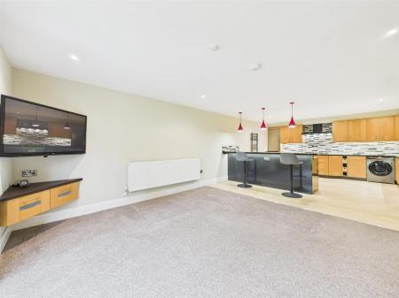 Spacious Open Plan Living Kitchen