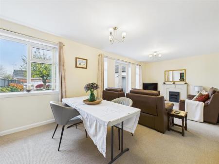 Spacious Lounge/Dining Room