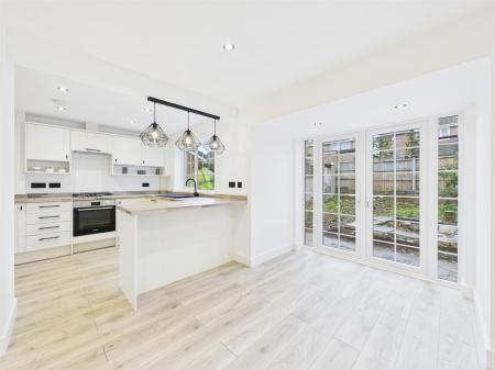 Newly Fitted Kitchen