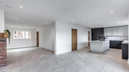 Living Kitchen/Dining Room