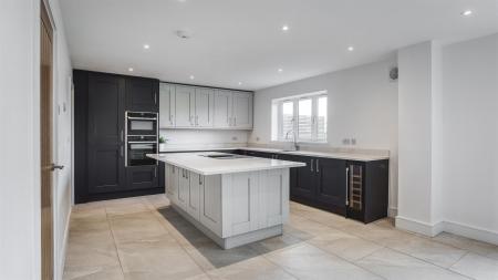 Living Kitchen/Dining Room