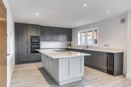 Living Kitchen/Dining Room