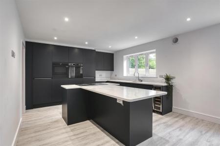 Living Kitchen/Dining Room