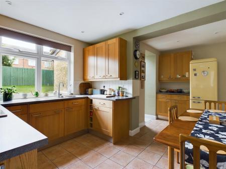 Living Kitchen/Dining Room