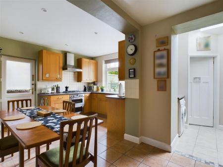 Living Kitchen/Dining Room