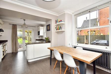 Living Kitchen/Dining Room