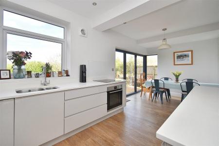 Living Kitchen/Dining Room