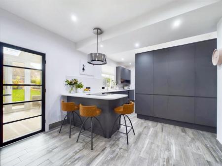 Living Kitchen/Dining Room