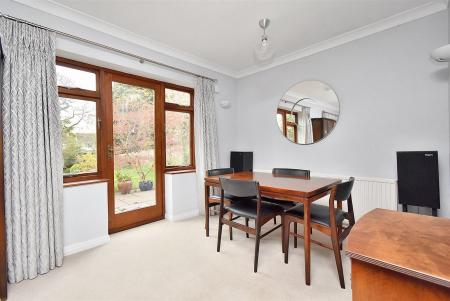 Lounge/Dining Room