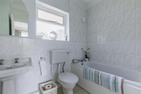 En-Suite Bathroom