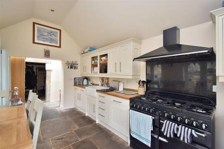 Living Kitchen/Dining Room