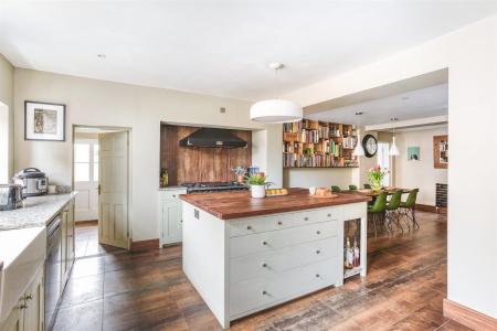 Living Kitchen/Dining Room