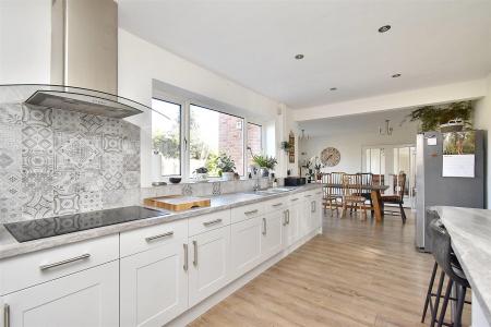 Living Kitchen/Dining Room