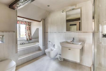 En-Suite Bathroom