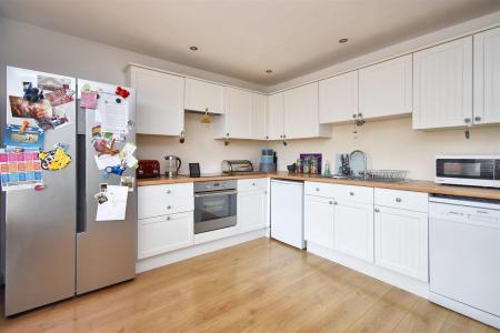 Living Kitchen/Dining Room