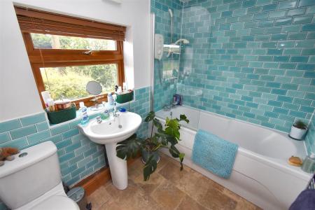 En-Suite Bathroom