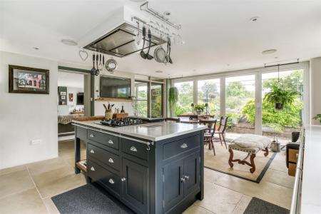 Stunning Living Kitchen/Dining Room