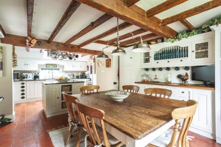 Living Kitchen/Dining Room