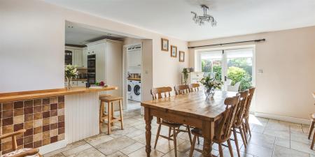 Living Kitchen/Dining Room