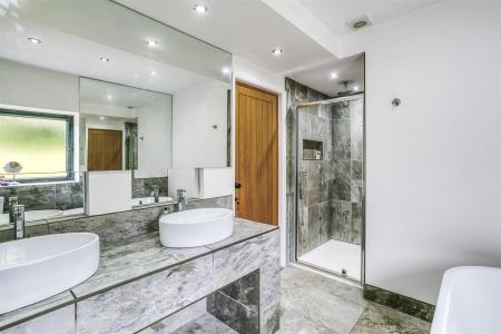 En-Suite Bathroom