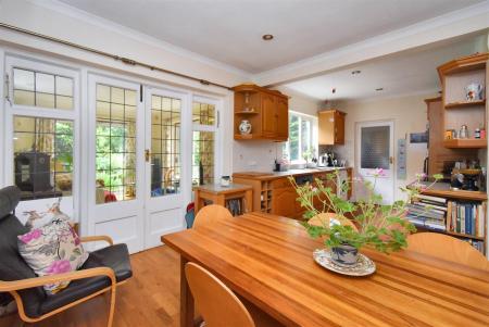 Living Kitchen/Dining Room